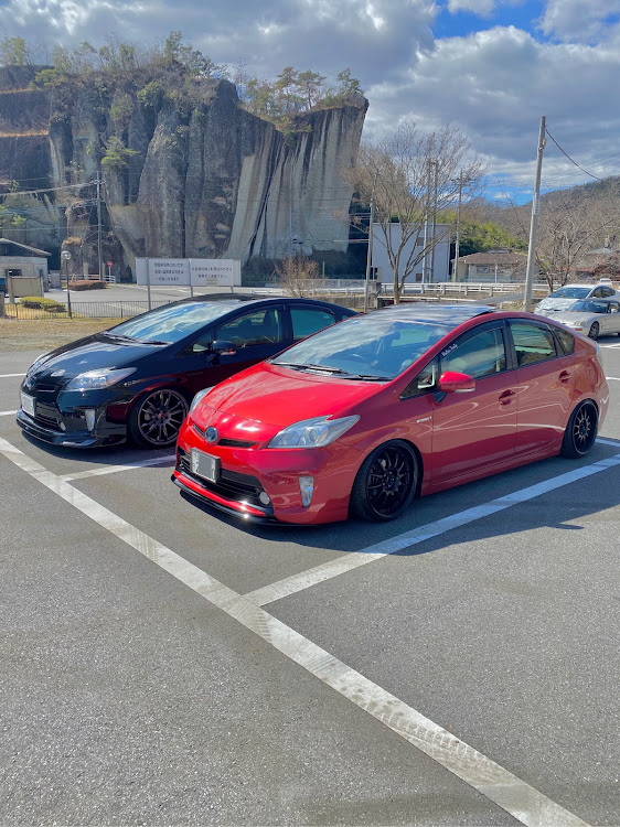 プリウスのドライブ・オフ会・のんびりドライブ・黒プリ・赤プリに関するカスタム事例の投稿画像1枚目