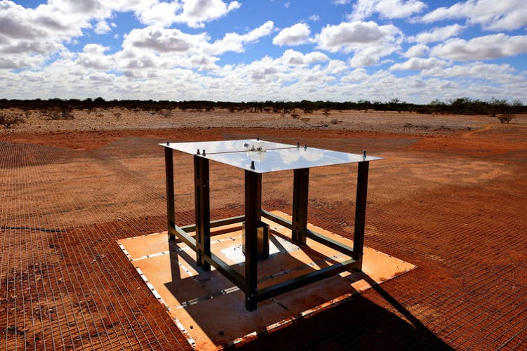 EDGES ground-based radio spectrometer, CSIRO’s Murchison Radio-astronomy Observatory in Western Australia.