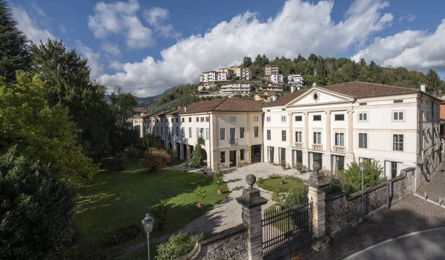 Villa with garden Valdagno