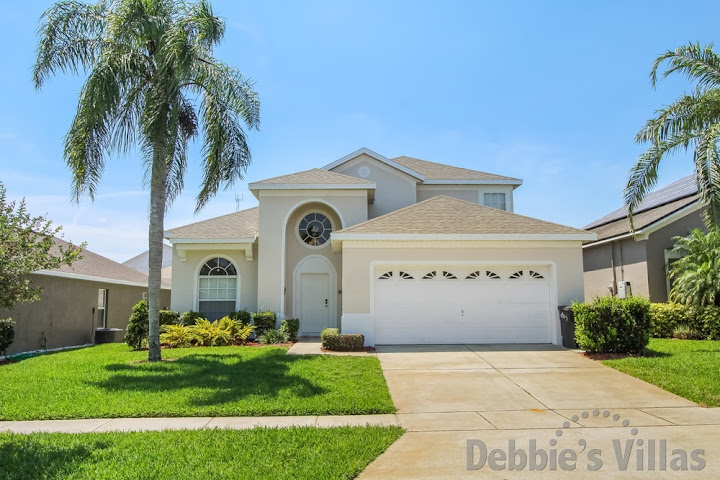 Windsor Palms villa in Kissimmee, games room, south-facing private pool and spa, close to Disney