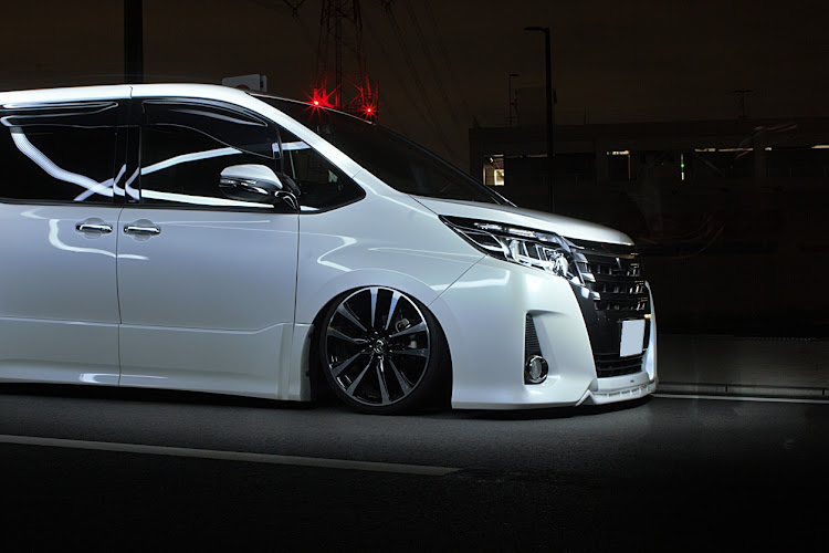 ノアの80ノア前期・エアサス・ACC airrunner・8月もよろしくお願いします・車写活に関するカスタム事例の投稿画像1枚目