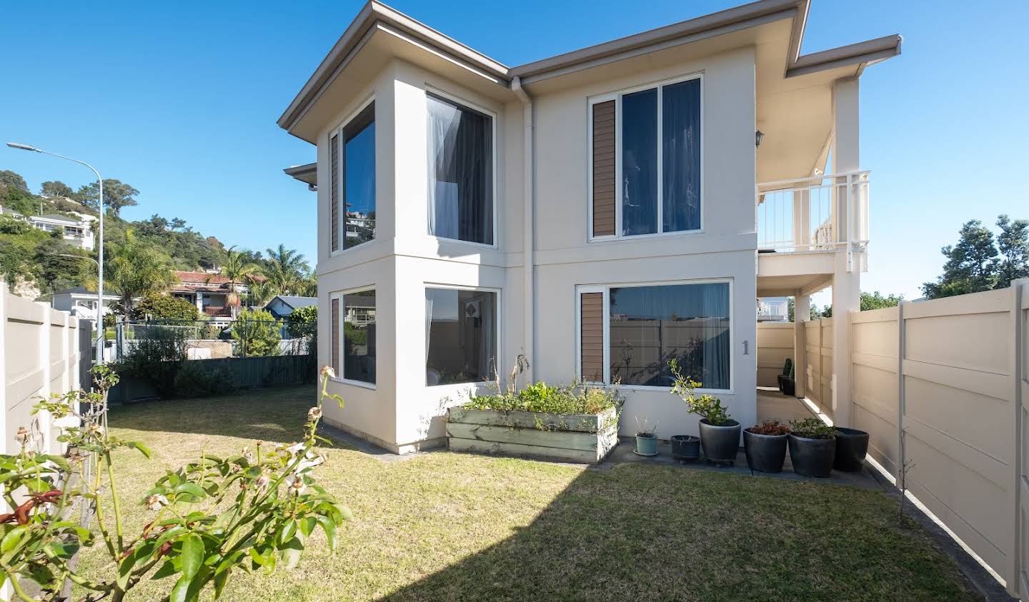 House with garden Napier