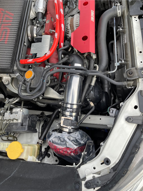WRX STIの同い年コラボ・ボンネットコラボ・HKS・レーシングサクション・毒キノコ栽培に関するカスタム事例の投稿画像3枚目