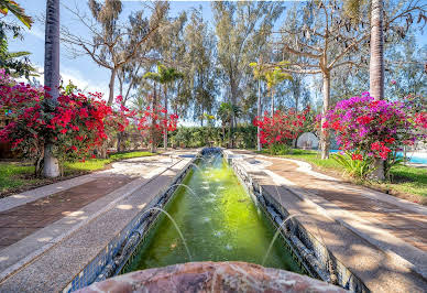 Villa avec piscine et terrasse 2