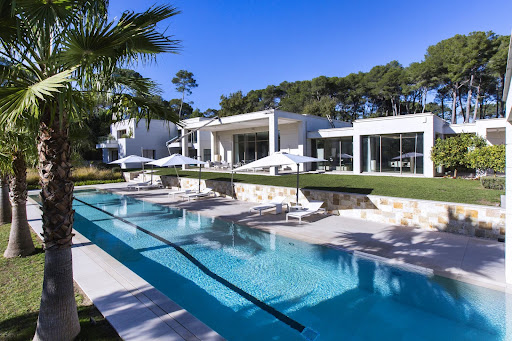 Villa avec piscine et jardin 1