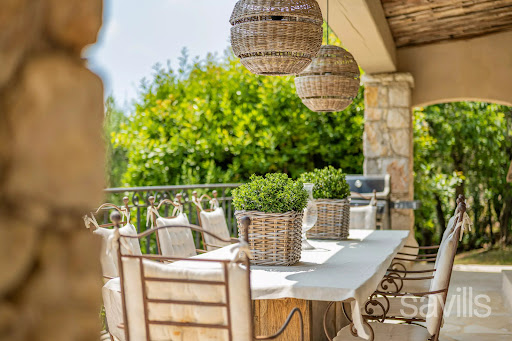 Villa with pool and garden 5