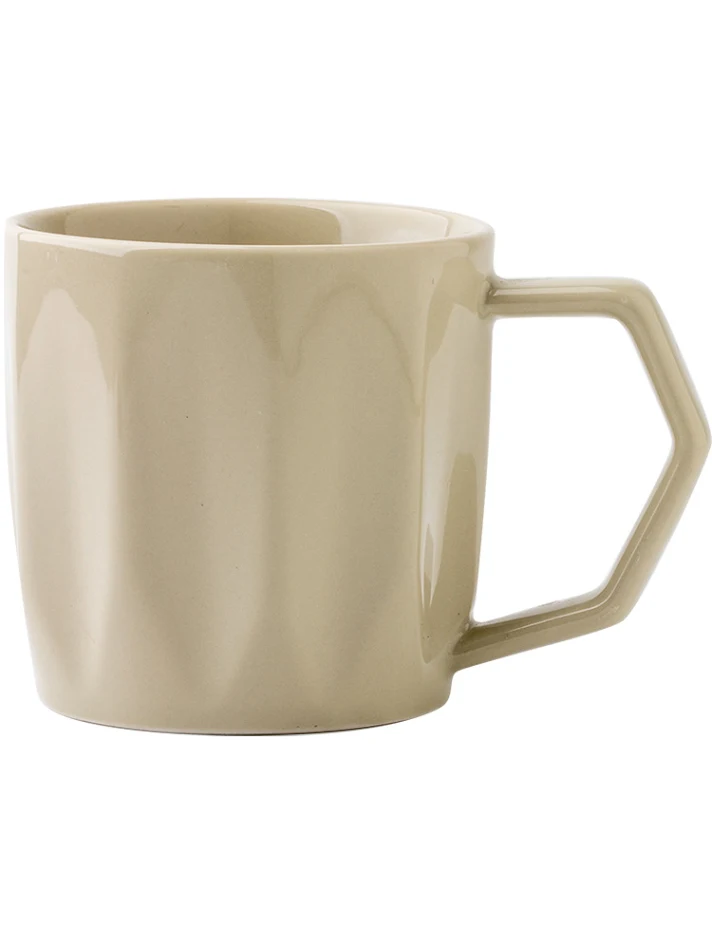 Mug à café Retro Minority en céramique, tasse à eau. Savourez vos boissons avec style et un charme rétro. Parfait pour un usage quotidien et un cadeau original.