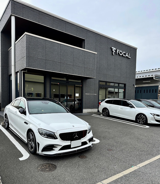 Cクラス セダンのFOCAL PLUG&PLAY STORE木更津・メルセデス・ベンツ 三井アウトレットパーク木更津・東京リベンジャーズに関するカスタム事例の投稿画像1枚目