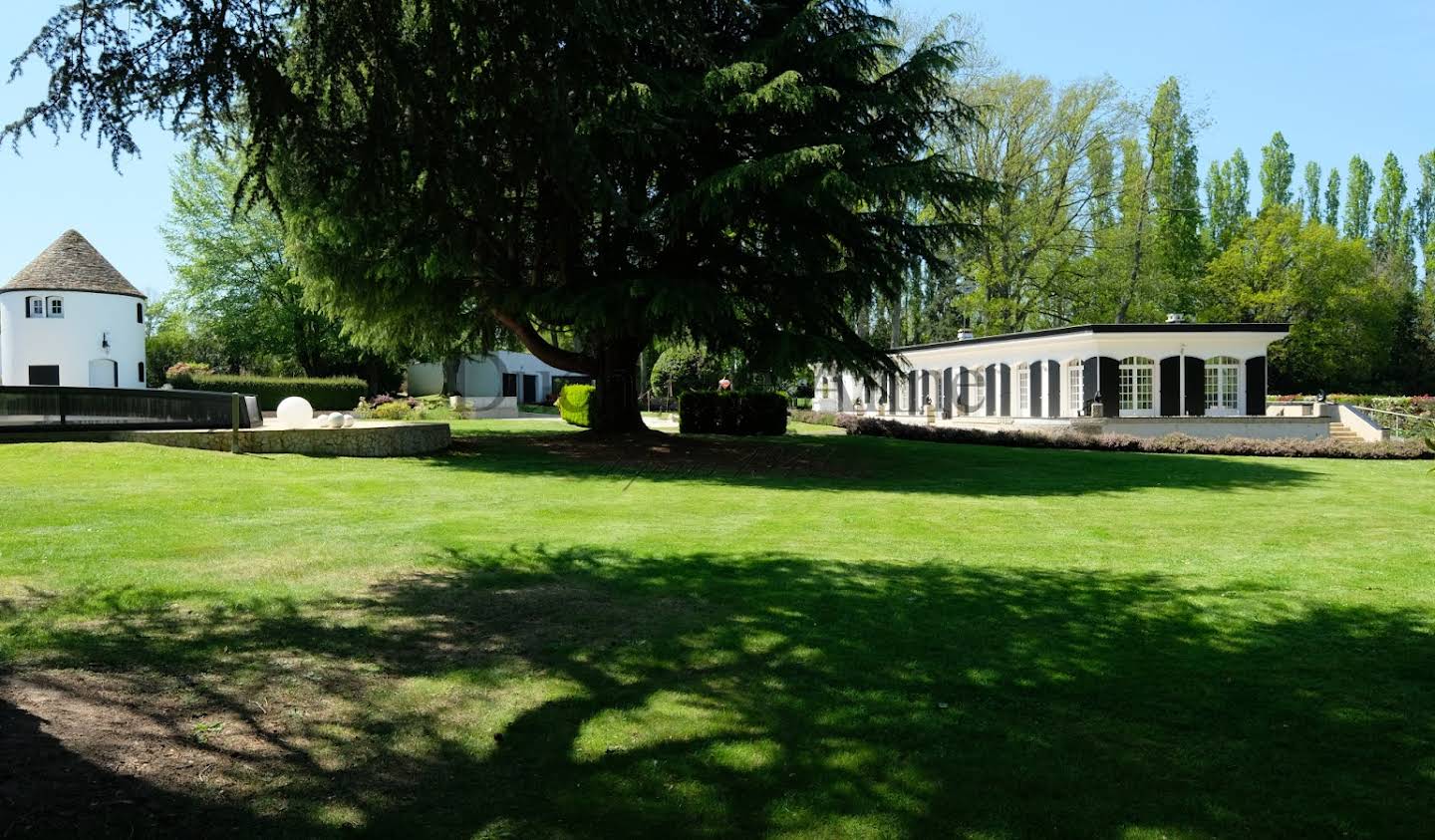 Property with pool La Queue-les-Yvelines