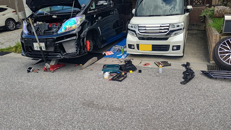 アルファードのセリアの弁当箱🤭・ステルス風フォグランプ擬き🤭に関するカスタム事例の投稿画像1枚目