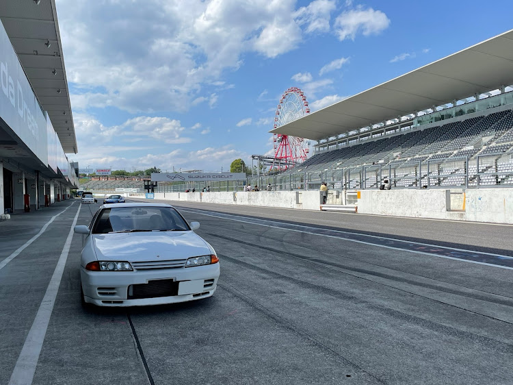 スカイライン GT-Rの鈴鹿サーキット・ピットが似合う34R・ピットロードが似合う32R・ただの見学者・楽しかった休日に関するカスタム事例の投稿画像3枚目