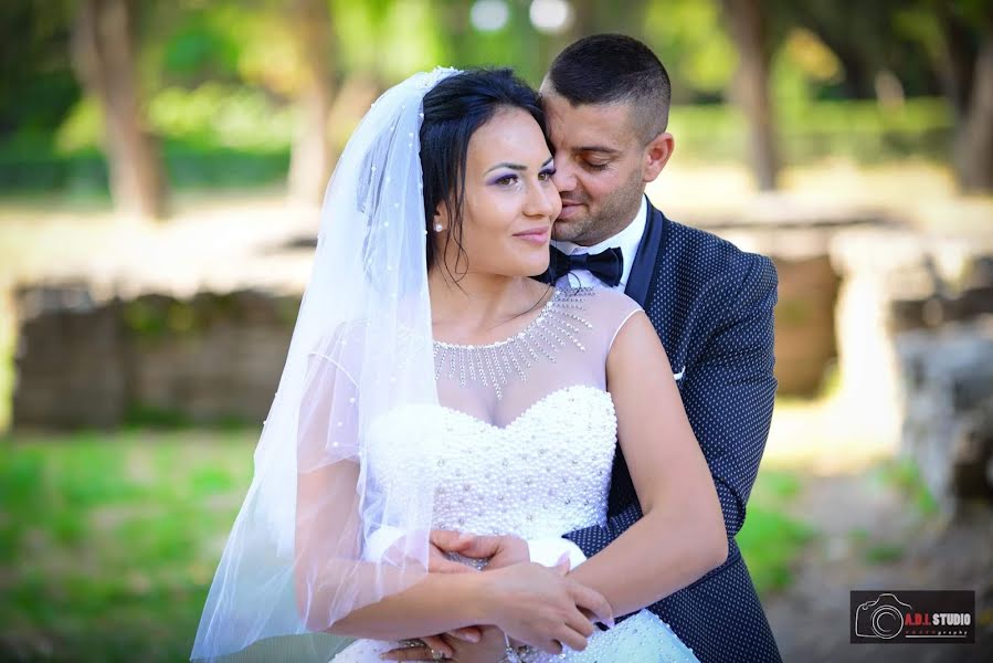 Fotografo di matrimoni Adrian Grindei (grindei). Foto del 18 febbraio 2019