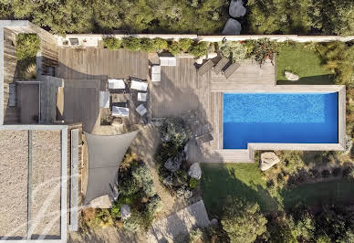 Villa with pool and garden 4