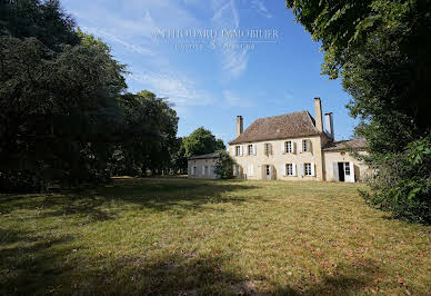 Propriété avec piscine et jardin 8