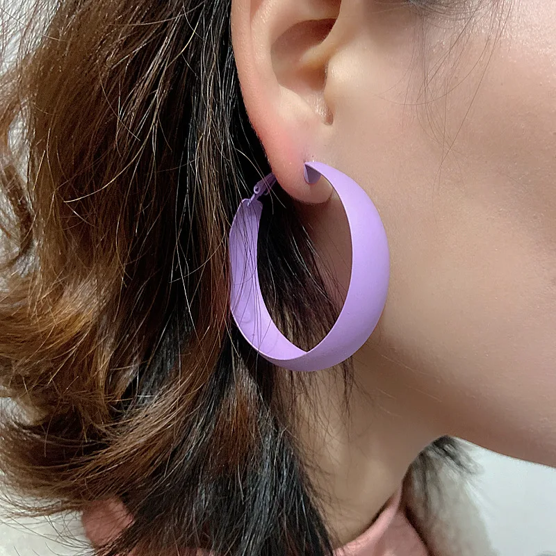 Boucles d'oreilles coréennes couleur bonbon, style mode et personnalité affirmée. De grands bijoux pour un look grandiose et tendance !