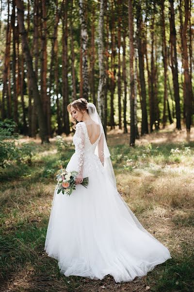 Fotógrafo de casamento Anna Meleschuk (annmell). Foto de 12 de abril 2021