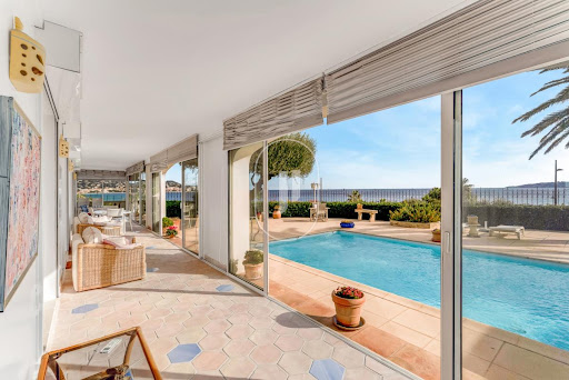 Apartment with terrace and pool 3
