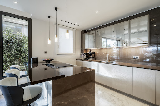 Appartement avec terrasse et piscine 4