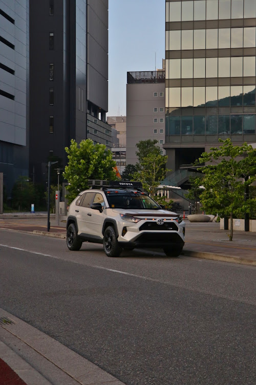 RAV4の早朝カメ活・サイドマーカーのある生活・ナンバーレスはいいぞ・KRM2025・プール遊びに関するカスタム事例の投稿画像2枚目