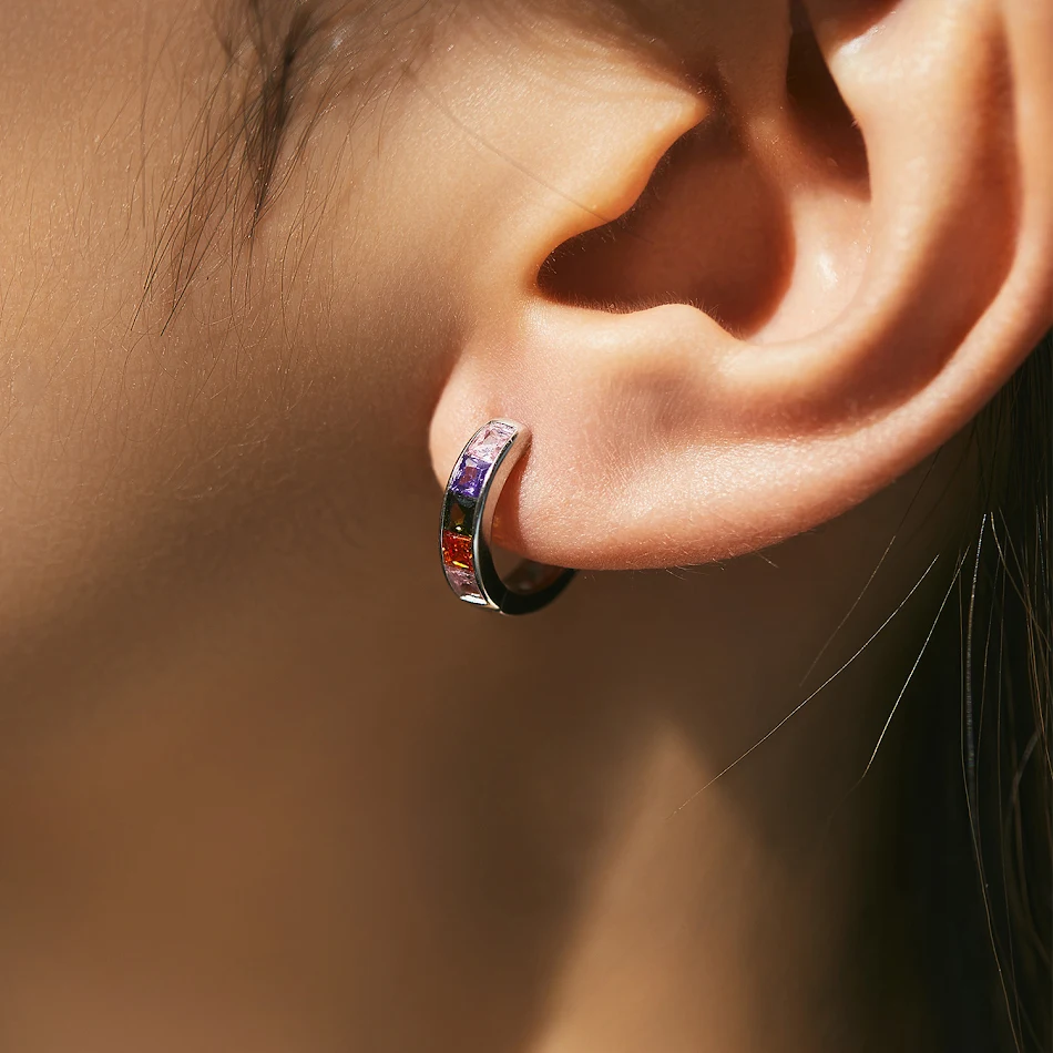 Boucles d'oreilles clip femme en argent sterling rétro arc-en-ciel, luxe abordable et élégance. Pour un tempérament raffiné.