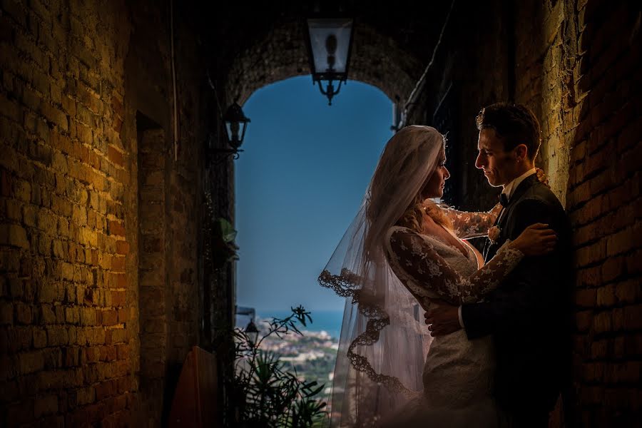 Fotografo di matrimoni Luca Campanelli (lucalaura). Foto del 6 novembre 2019