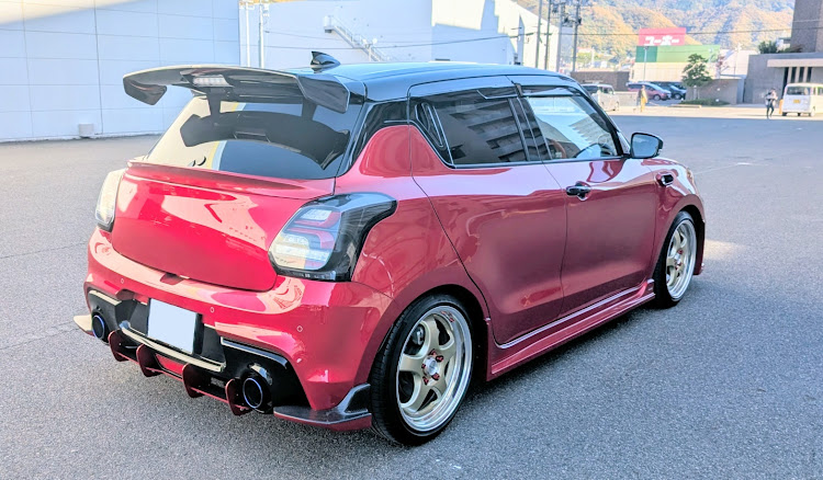 スイフトスポーツのいつもいいね＆コメントありがとうございます・11月も宜しくお願いします・カッコカワイイ愛車・蛸尽くしの旅・リアゲートスポイラーに関するカスタム事例の投稿画像1枚目