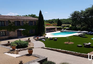 Chambre d"hôte avec terrasse et piscine 2