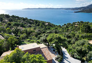 Villa avec piscine et terrasse 3