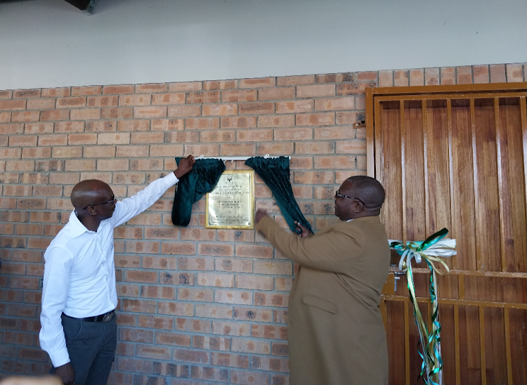 Kruger National Park managing executive Oscar Mthimkhulu and Mpumalanga department of education's Dr Khathu Khomola unveil the new science laboratory.