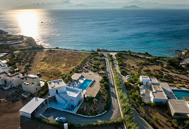 Villa with pool and garden 3