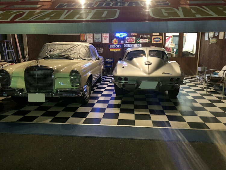 チャージャーのアメリカンダイナー・ドライブ・スティングレーに関するカスタム事例の投稿画像3枚目