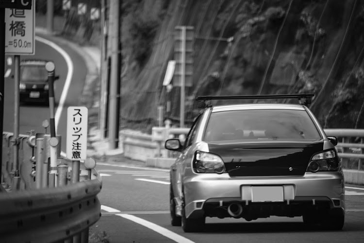 インプレッサ WRX STIのインプレッサWRXSTI・羽なし・GDB・白黒写真・梅雨の晴れ間に関するカスタム事例の投稿画像2枚目
