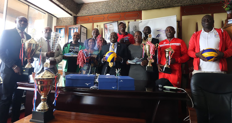 Nandi Senator Samson Cherargei with Kenya Volleyball Federation stakeholders during the of this weekend's Heroes tournament.