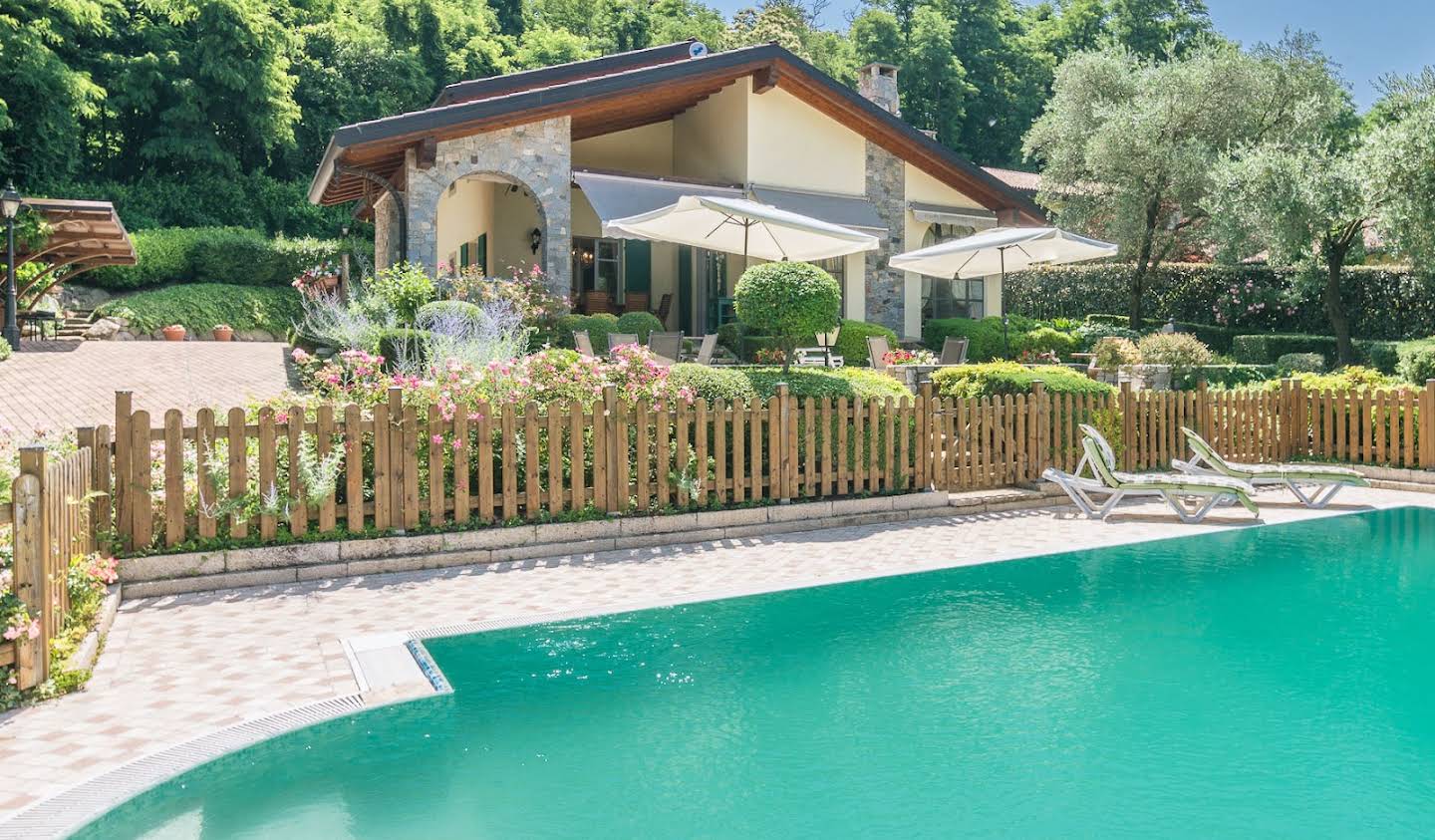 Maison avec piscine et jardin Besozzo