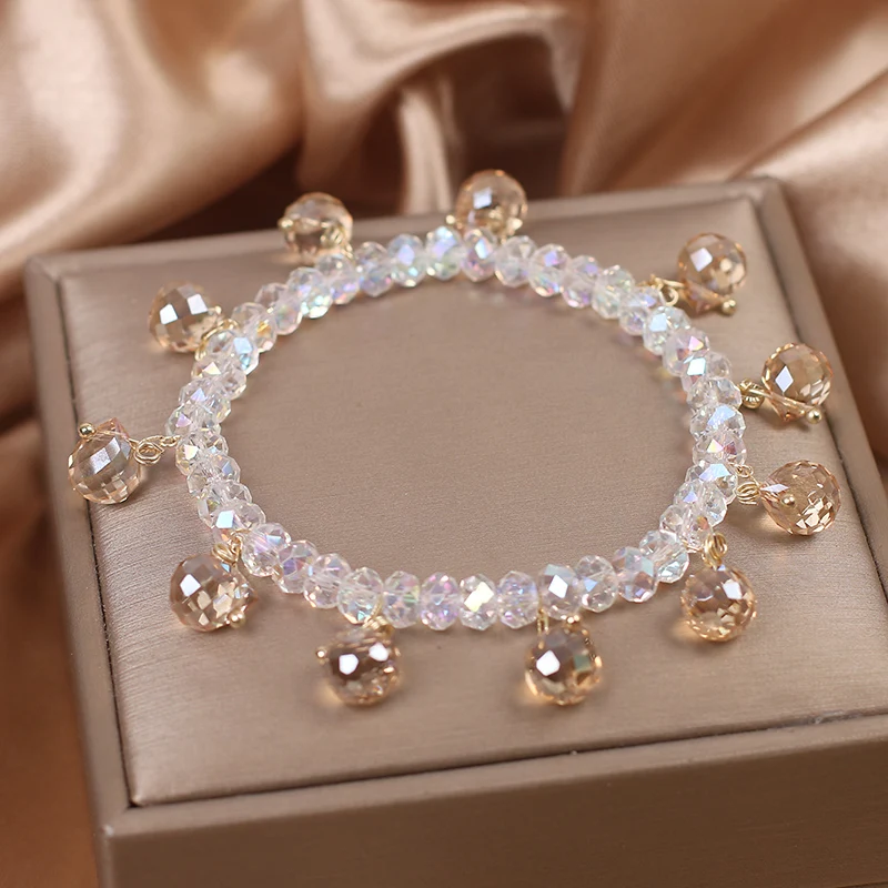 Bracelet femme luxe léger avec cristaux, cadeau idéal pour votre petite amie. Élégant et brillant, parfait pour toutes les occasions.