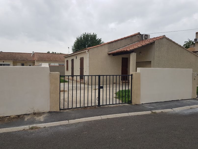 Location  villa 4 pièces 90 m² à Fourques (30300), 1 282 €