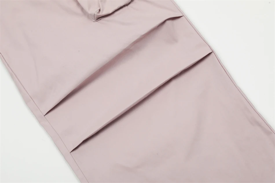 Calças jogger esportivas cargo masculinas com múltiplos bolsos e cordão, ideais para esportes e uso casual, oferecendo conforto e praticidade.