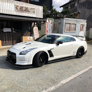 NISSAN GT-R