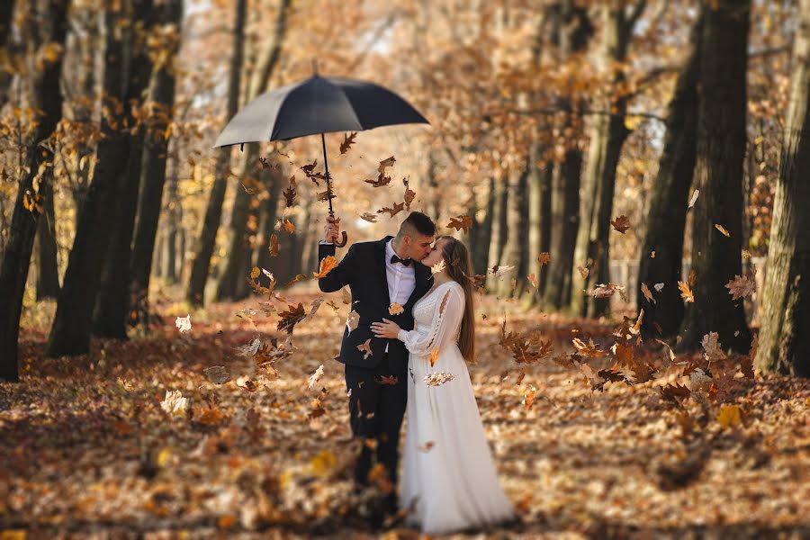 Fotógrafo de casamento Szymon Rozesłaniec (srfoto). Foto de 5 de janeiro 2022