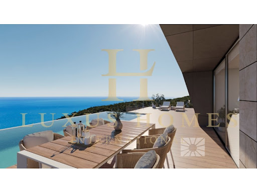 Villa avec piscine et terrasse 1