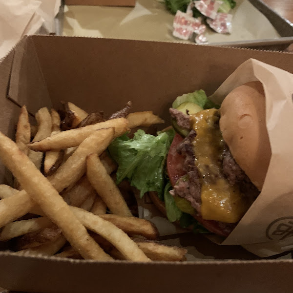 Cheeseburger and fries!