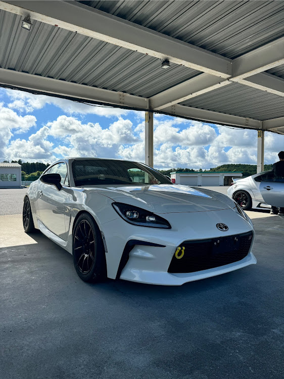 GR86の袖ヶ浦フォレストレースウェイ・まだ暑いですね・残暑厳しいに関するカスタム事例の投稿画像1枚目