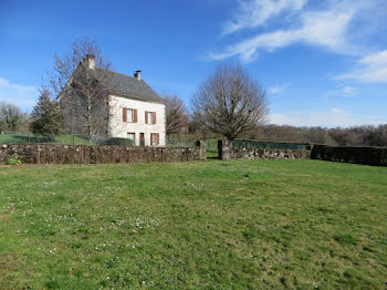 maison à Saint-Martin-Cantalès (15)