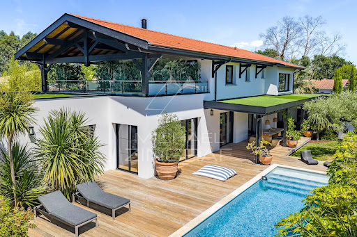 House with pool and garden 1