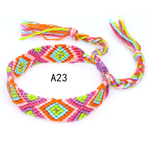 Title 30, Kleurrijke met de hand geweven armband