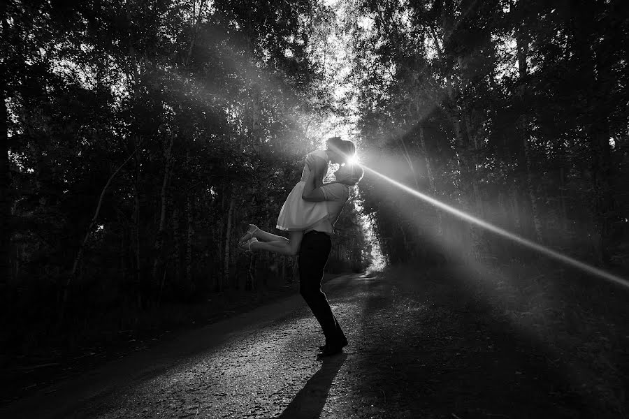 Fotografo di matrimoni Rinat Khabibulin (photorinat). Foto del 9 aprile 2019