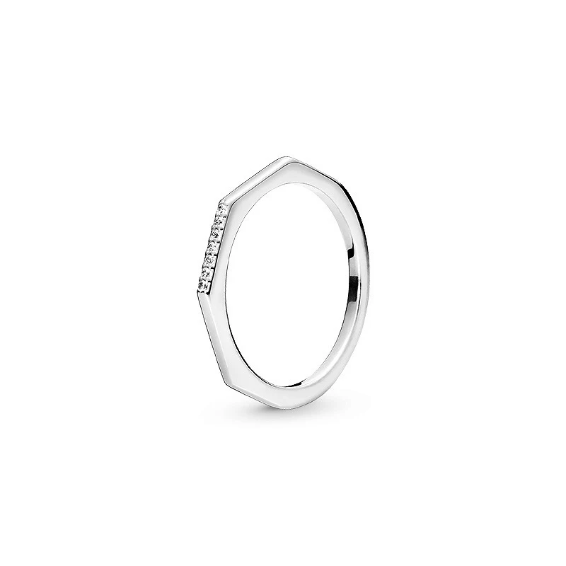 Witte koperen plating mode multilaterale ring. Deze ring geeft een unieke stijl met zijn veelzijdige ontwerp. Perfect voor elke gelegenheid.