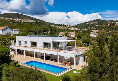 Villa avec piscine et terrasse 9