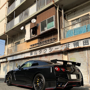 NISSAN GT-R