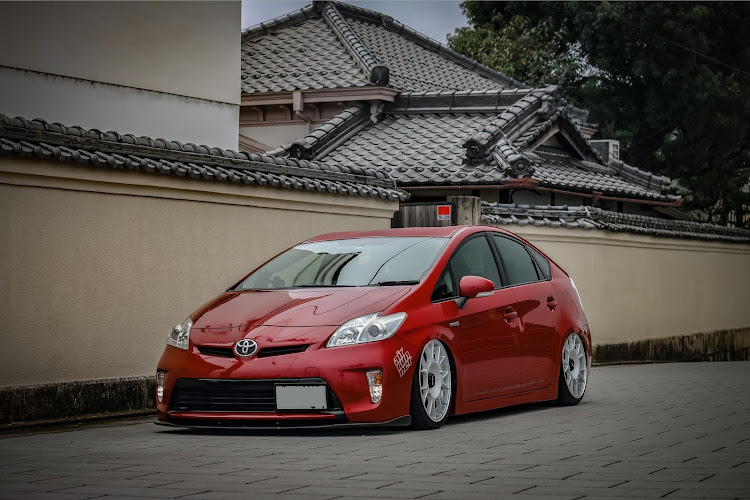 プリウスのkyoei japan・プリウス・rotiform・TUF-R・10月も宜しくお願いしますに関するカスタム事例の投稿画像1枚目